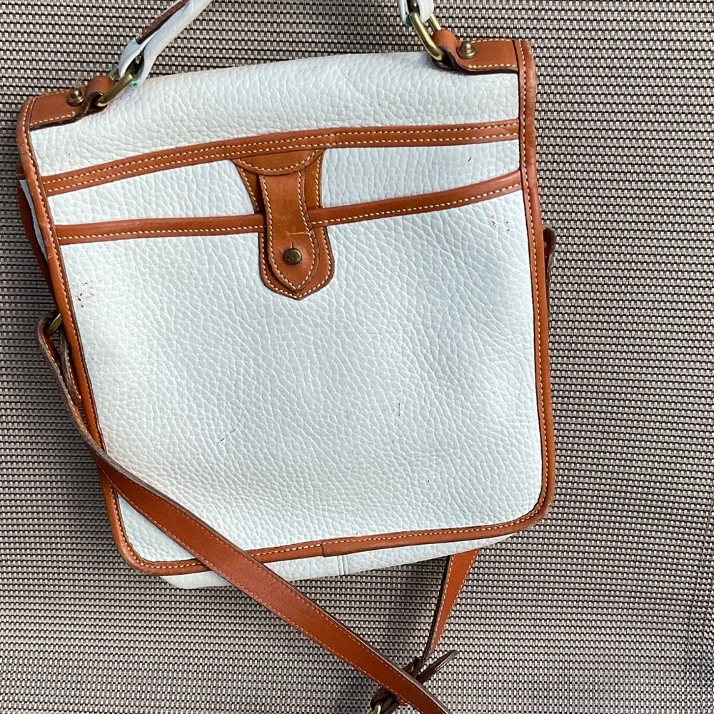 Classic Dooney & Bourke White and Brown Leather crossbody Bag - Picture 3 of 13